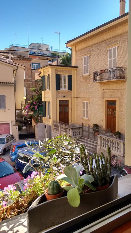 Largo Fileni 7 Bed & Breakfast San Benedetto del Tronto Exterior foto